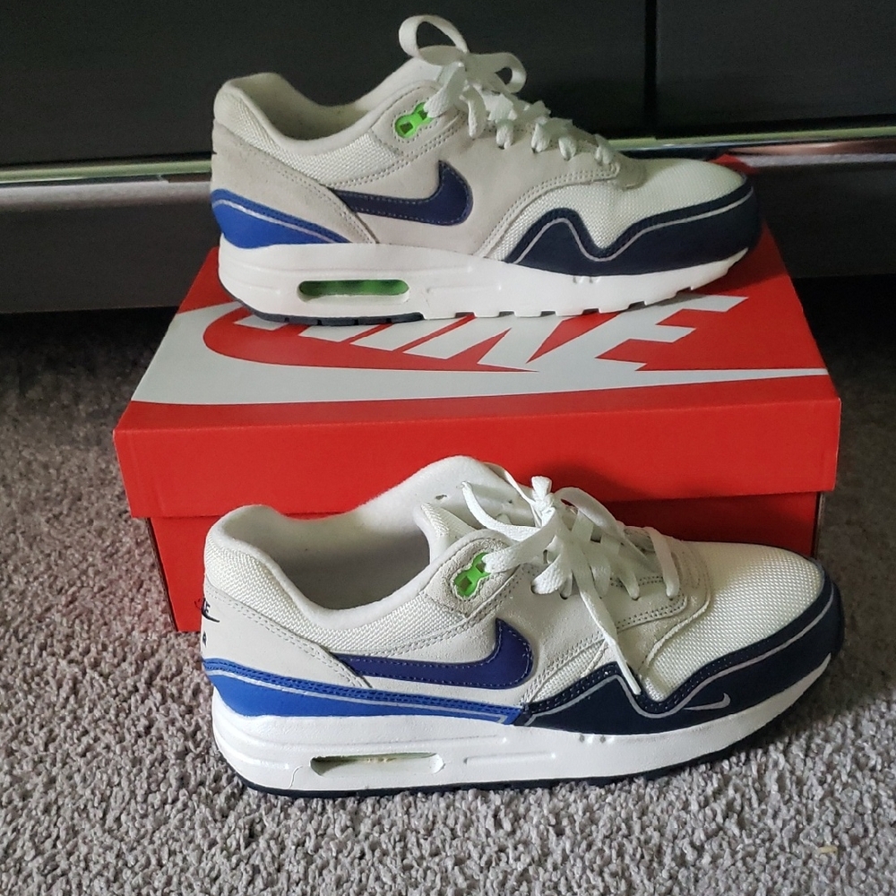 Nike Kids White and Navy Sneakers